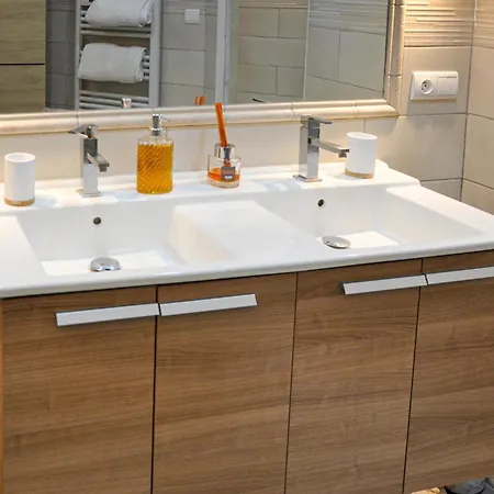 Сasa de vacaciones 2 Bedroom Cozy In Aramon