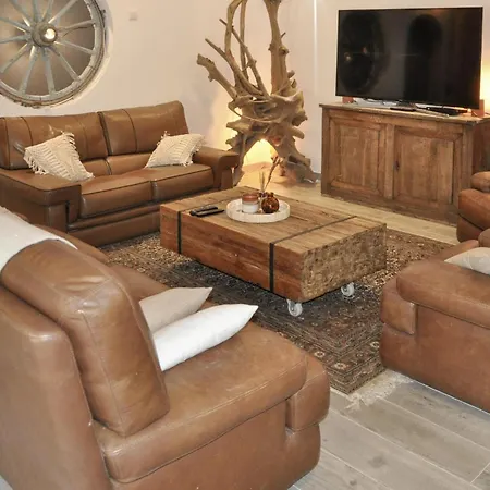 2 Bedroom Cozy In Holiday home Aramon