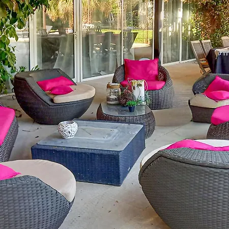 2 Bedroom Cozy In Holiday home Aramon
